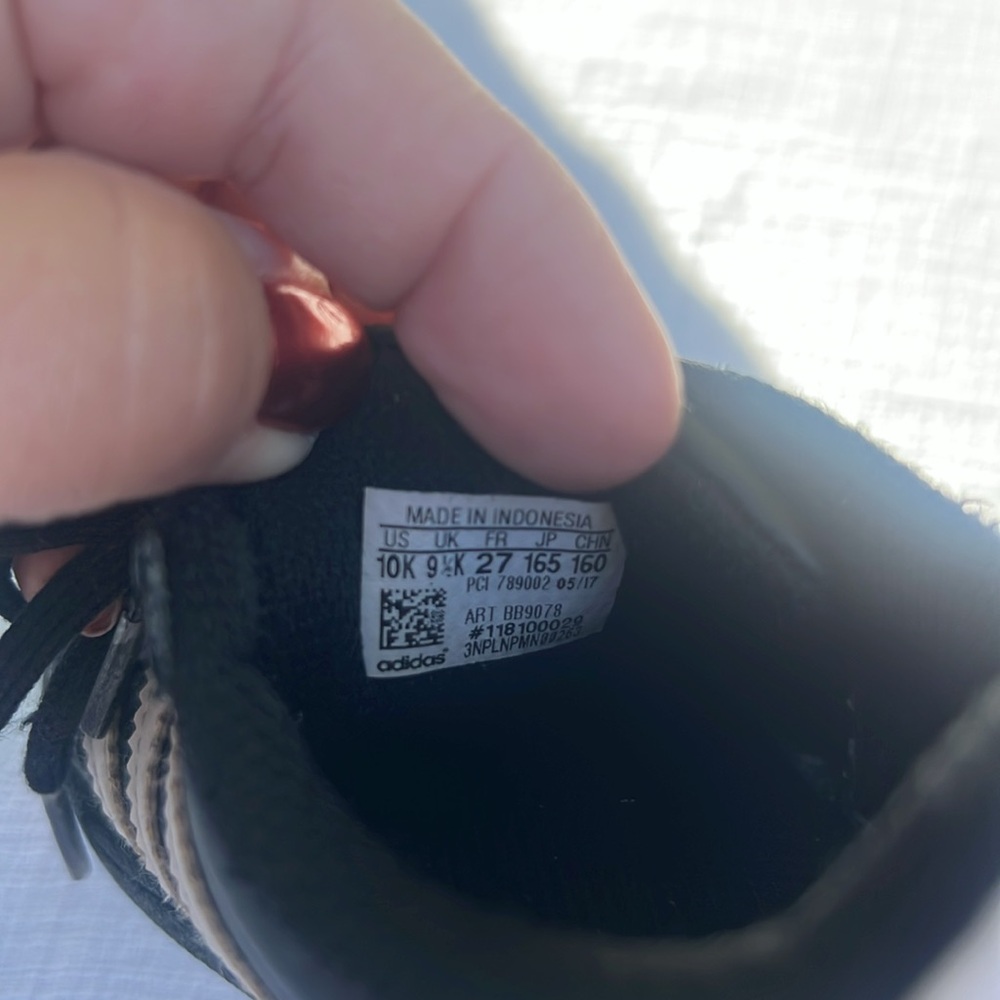 Adidas Kid's Black and White Trainers. Size 10 - Picture 5 of 15